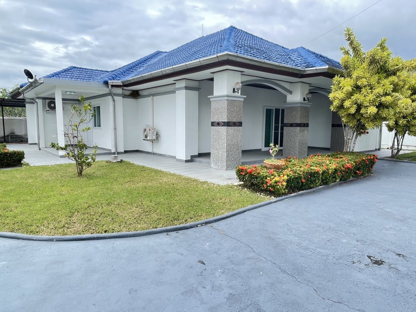 4 bedrooms Cafe / restaurant in Hua Hin, Thailand No. 6409