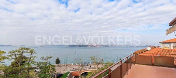 4 rooms Apartment in Venice, Italy No. 220925 2