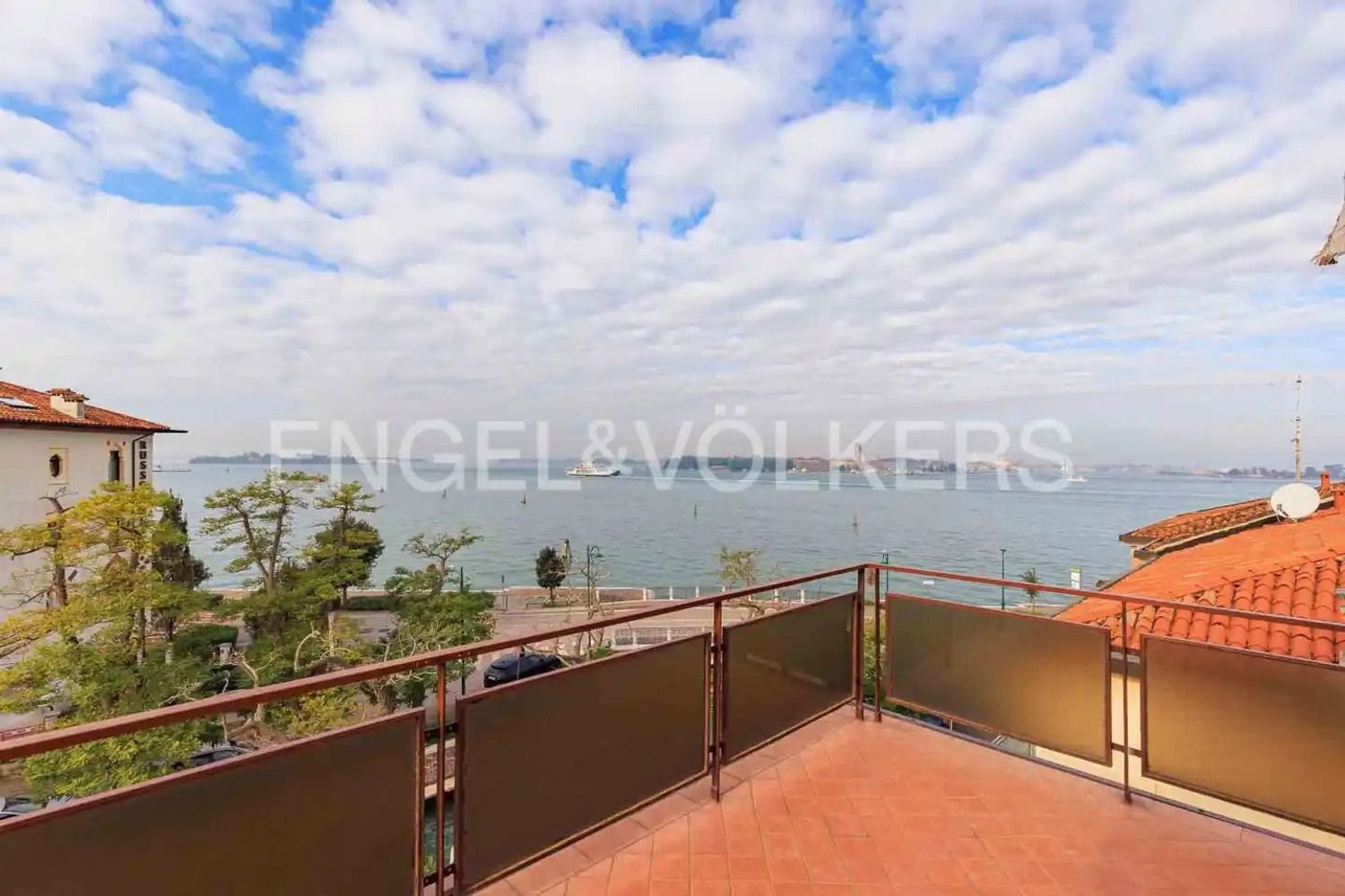 4 rooms Apartment in Venice, Italy No. 220925