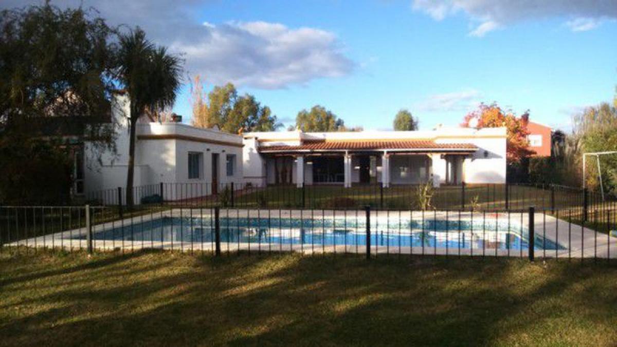 3 bedrooms House in Chascomus, Argentina No. 56721