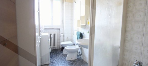 4-salle Appartement à Bologna, Italy No. 33644 22