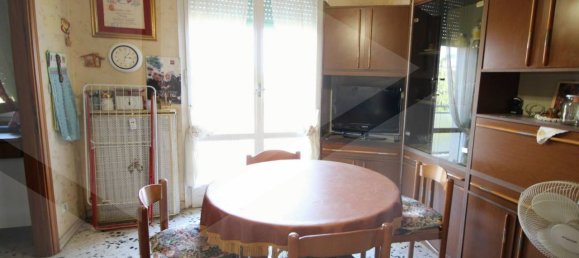 4-salle Appartement à Bologna, Italy No. 33644 9