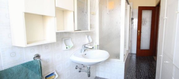 4-salle Appartement à Bologna, Italy No. 33644 23