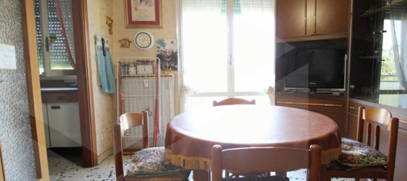 4-salle Appartement à Bologna, Italy No. 33644 10