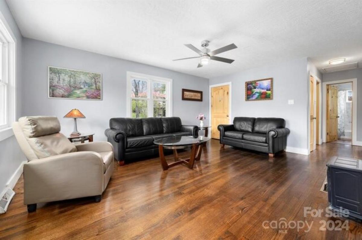 3 Schlafzimmer Haus in Hendersonville, USA, Nr. 372514