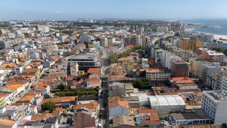 242m² Building in Matosinhos, Portugal No. 88315