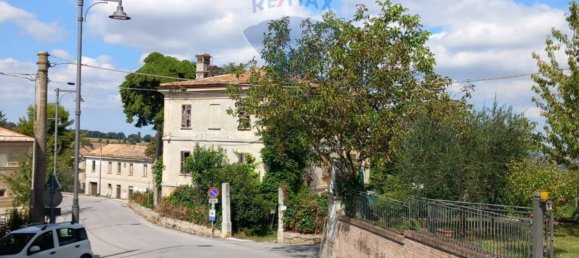 10-Zimmer Haus in Fratte Rosa, Italy, Nr. 53340 24