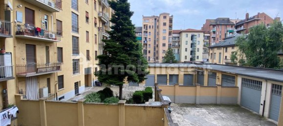 2 bedrooms Apartment in Turin, Italy No. 337417 25