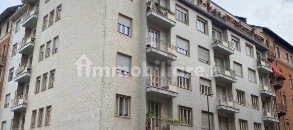 2 bedrooms Apartment in Turin, Italy No. 337417 2