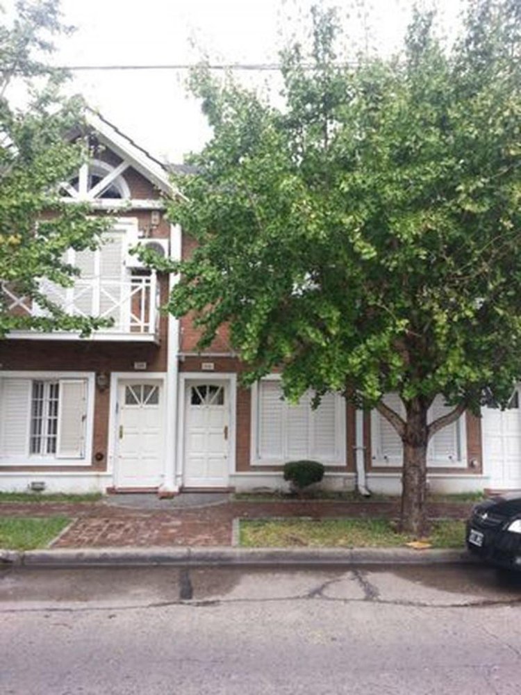 3 bedrooms House in Moron, Argentina No. 9792