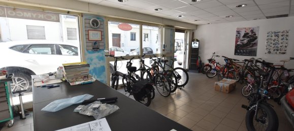 Коммерческая недвижимость 350м² в Сассари, Италия № 341180 6