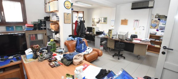 Коммерческая недвижимость 350м² в Сассари, Италия № 341180 13