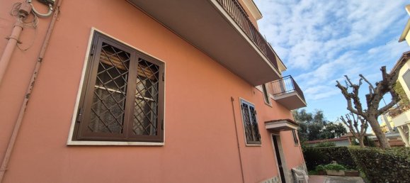 4 bedrooms Apartment in Rome, Italy No. 321597 2