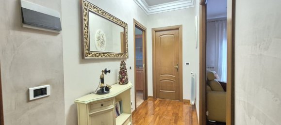 4 bedrooms Apartment in Rome, Italy No. 321597 9