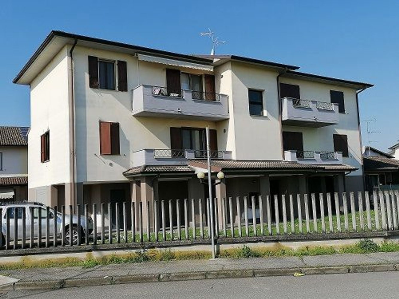 2-salle Appartement à Pandino, Italy No. 202982