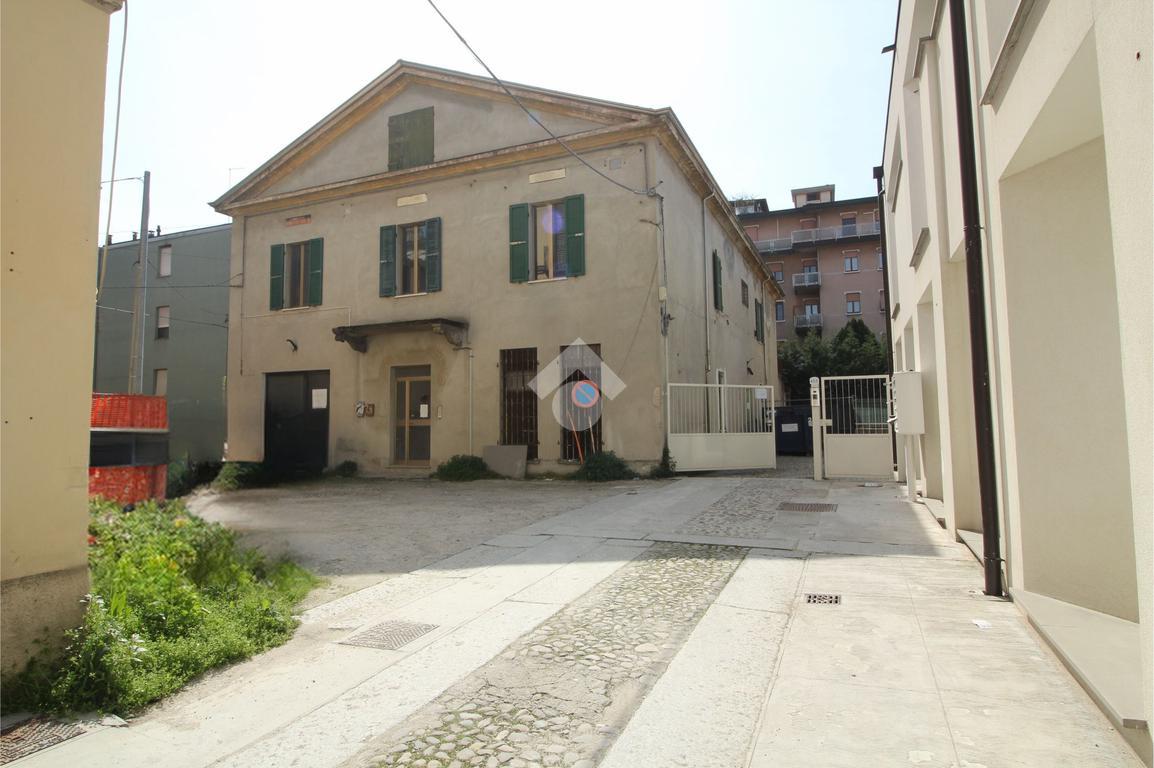 15 rooms House in Parma, Italy No. 24400