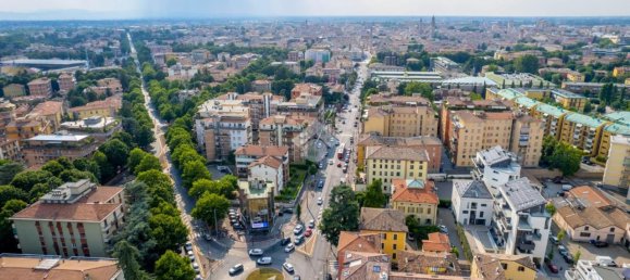 15 rooms House in Parma, Italy No. 24400 3