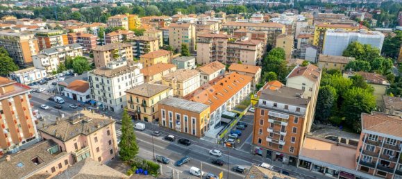 15 rooms House in Parma, Italy No. 24400 4