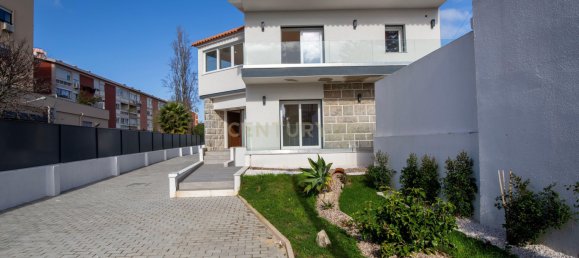 4 bedrooms Villa in Cascais, Portugal No. 98139 6