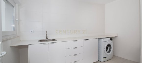 4 bedrooms Villa in Cascais, Portugal No. 98139 10