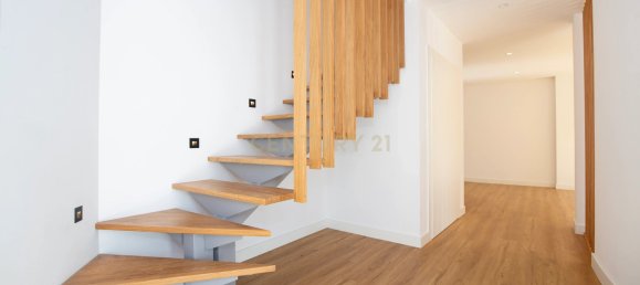 4 bedrooms Villa in Cascais, Portugal No. 98139 11