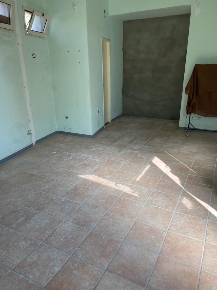 30m² Warehouse in Lucca, Italy No. 62886