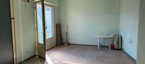 30m² Warehouse in Lucca, Italy No. 62886 2