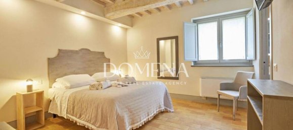 5 bedrooms Villa in Cortona, Italy No. 69716 2