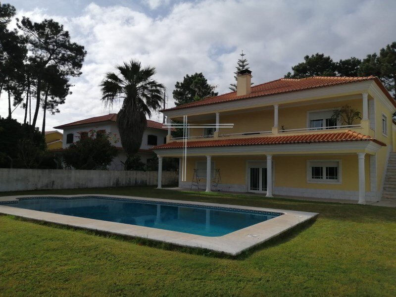 5 bedrooms Villa in Corroios, Portugal No. 123009