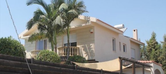 4 bedrooms Villa in Limassol, Cyprus No. 12598 8