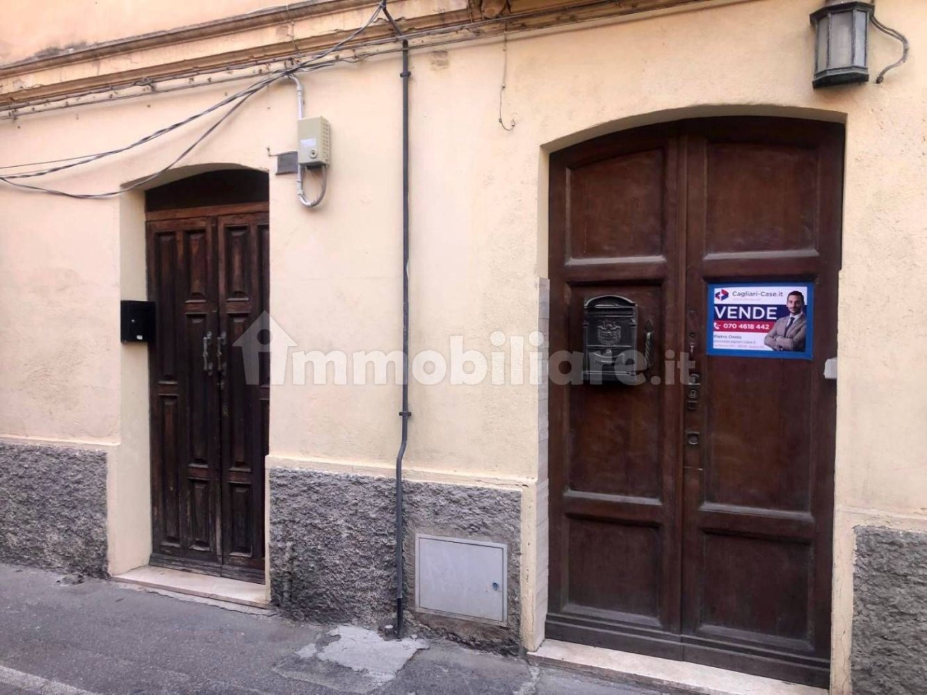 2 rooms Commercial property in Cagliari, Italy No. 291689