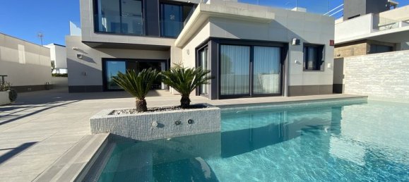 5 bedrooms Villa in San Miguel de Salinas, Spain No. 184737 4