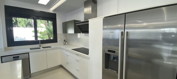 5 bedrooms Villa in San Miguel de Salinas, Spain No. 184737 8