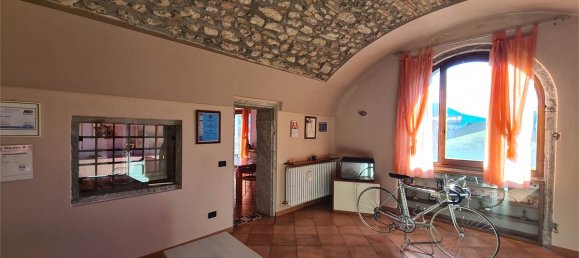 Apartamento T3 em Asso, Italy N.º 112272 15