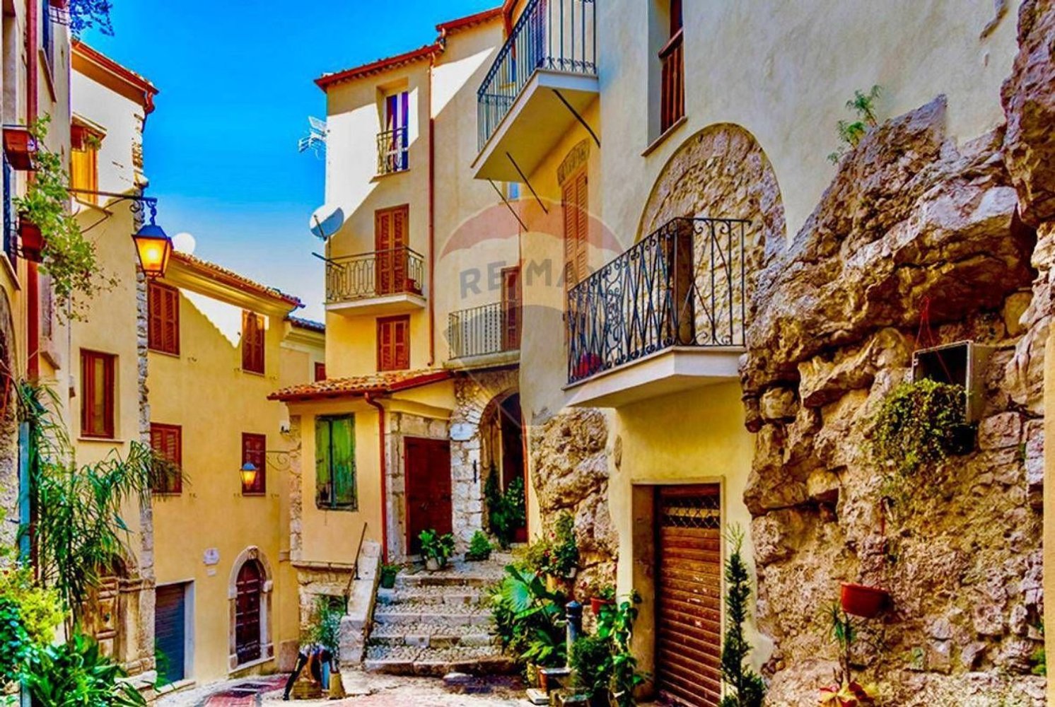 Apartamento de 7 dormitorios en Sonnino, Italy No. 326007