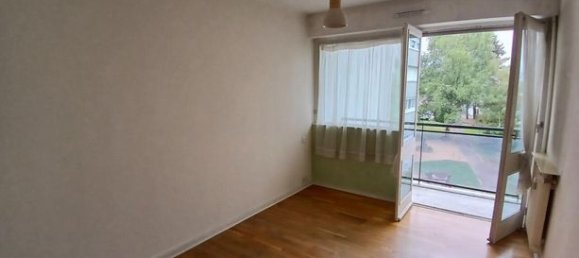 2 bedrooms Apartment in Laval, France No. 304412 5