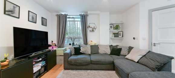 1 bedroom Apartment in Epsom, United Kingdom No. 9755 2