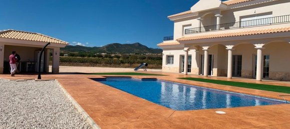 4 bedrooms Villa in Pinoso, Spain No. 11721 2