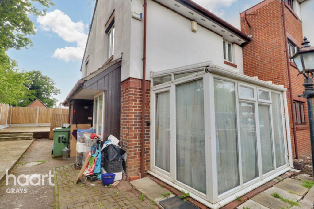 1 bedroom Commercial property in Purfleet-on-Thames, United Kingdom No. 4998