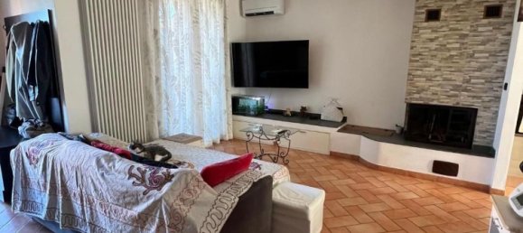 5 bedrooms House in Calcinaia, Italy No. 331671 5