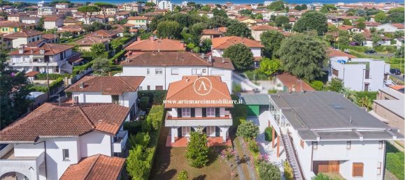 3 bedrooms Villa in Pietrasanta, Italy No. 304137 6