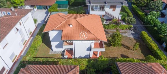 3 bedrooms Villa in Pietrasanta, Italy No. 304137 9