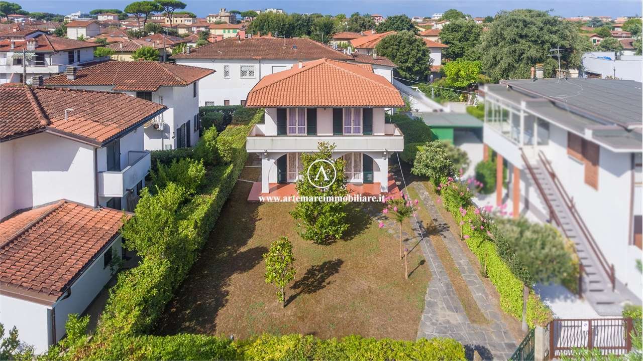 3 bedrooms Villa in Pietrasanta, Italy No. 304137