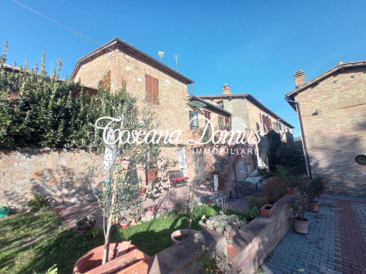 10 rooms House in Siena, Italy No. 28171