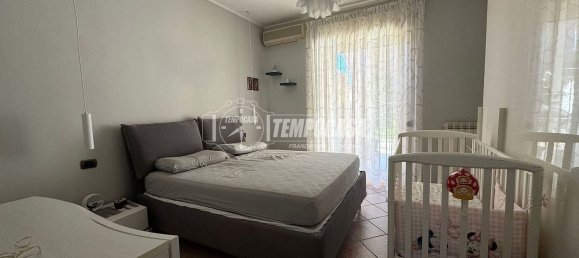 3-salle Appartement à Naples, Italy No. 268082 9