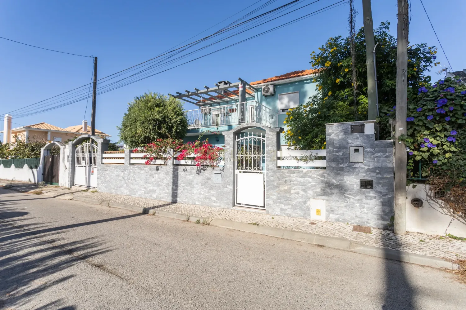 6 bedrooms Villa in Almada, Portugal No. 130868