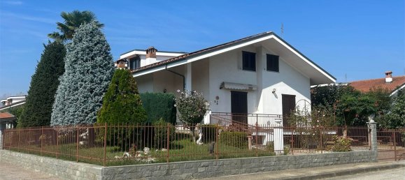 3 bedrooms Villa in Airasca, Italy No. 208807 16