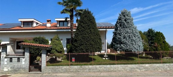 3 bedrooms Villa in Airasca, Italy No. 208807 3