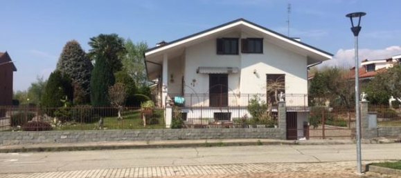 3 bedrooms Villa in Airasca, Italy No. 208807 10