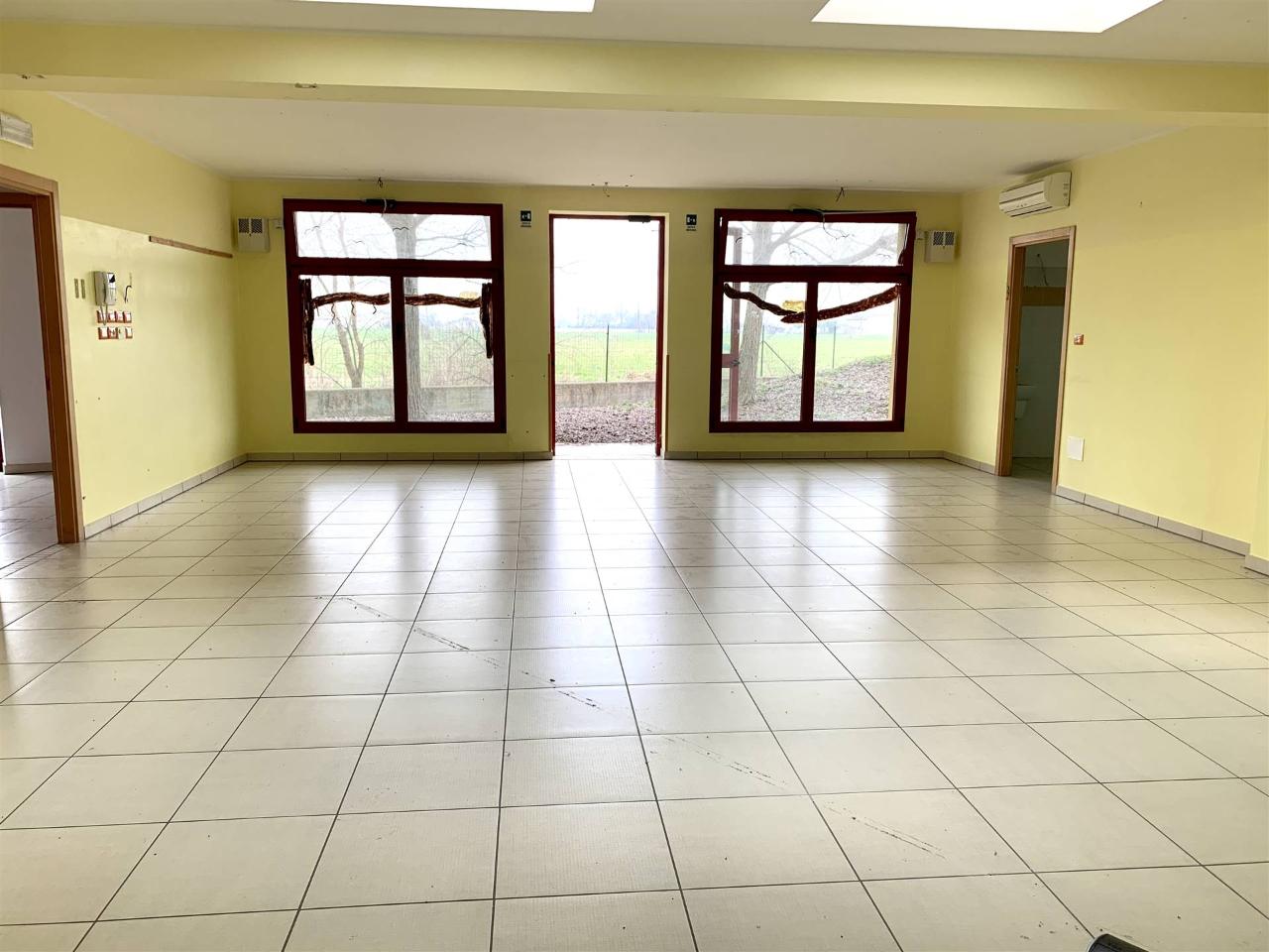 4 rooms House in Borgo Virgilio, Italy No. 104293